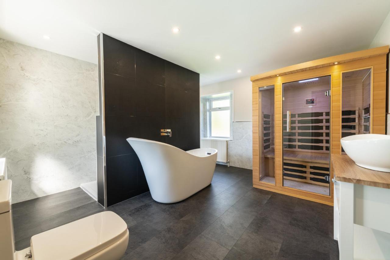 Nether Newton - Sleeps 12, Hottub, Sauna, Private Garden Newmilns Ngoại thất bức ảnh