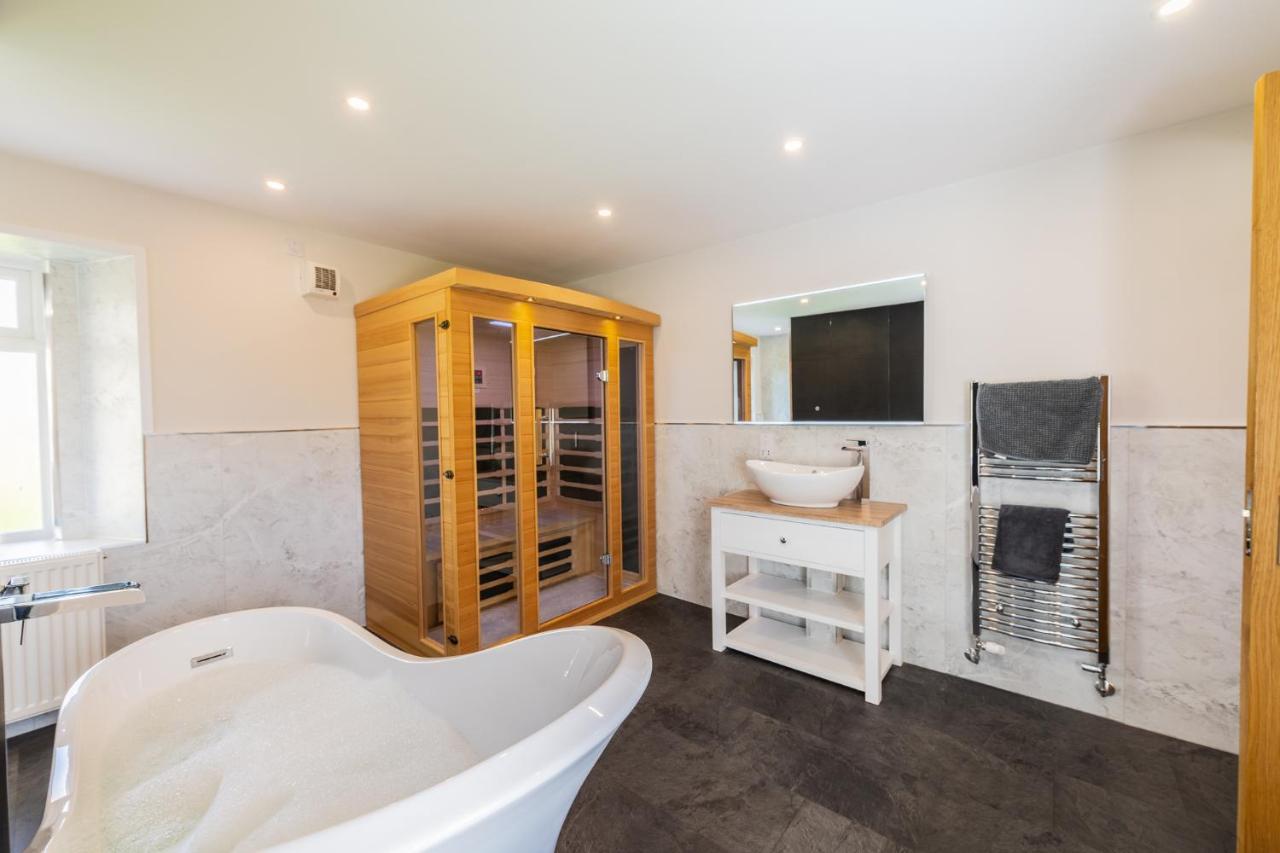 Nether Newton - Sleeps 12, Hottub, Sauna, Private Garden Newmilns Ngoại thất bức ảnh