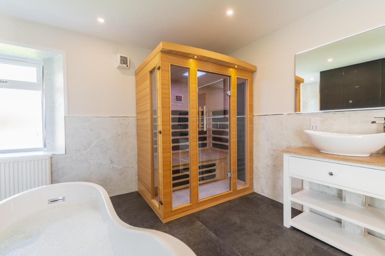Nether Newton - Sleeps 12, Hottub, Sauna, Private Garden Newmilns Ngoại thất bức ảnh